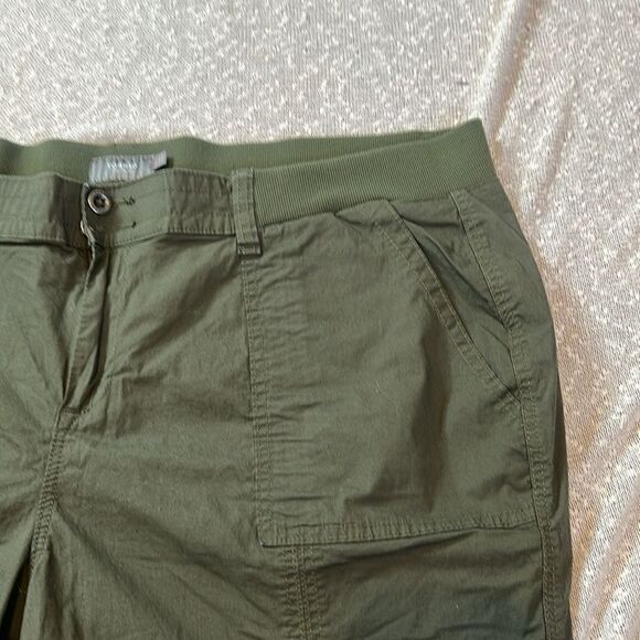 Torrid Stretch Poplin Cargo Shorts Olive Green Size 26 - Picture 3 of 9